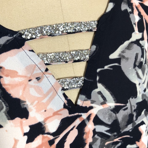 Juicy Couture floral blouse - Picture 2 of 9